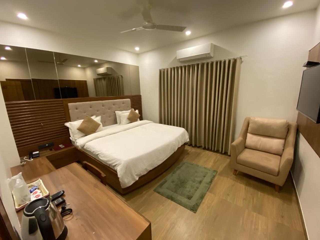 Hotel Evershine راجكوت المظهر الخارجي الصورة