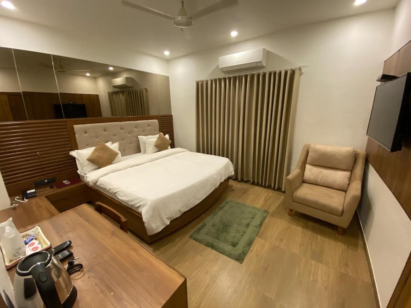 Hotel Evershine راجكوت المظهر الخارجي الصورة